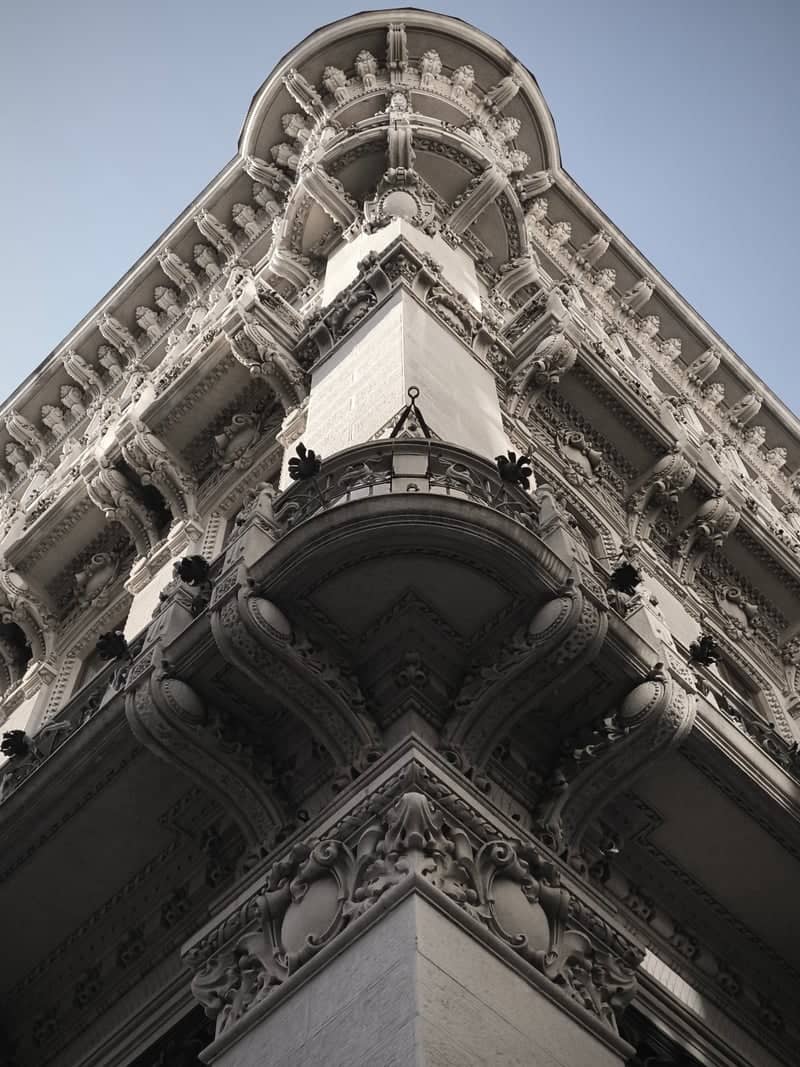 Palazzo Tergesteo Architecture - Image 1