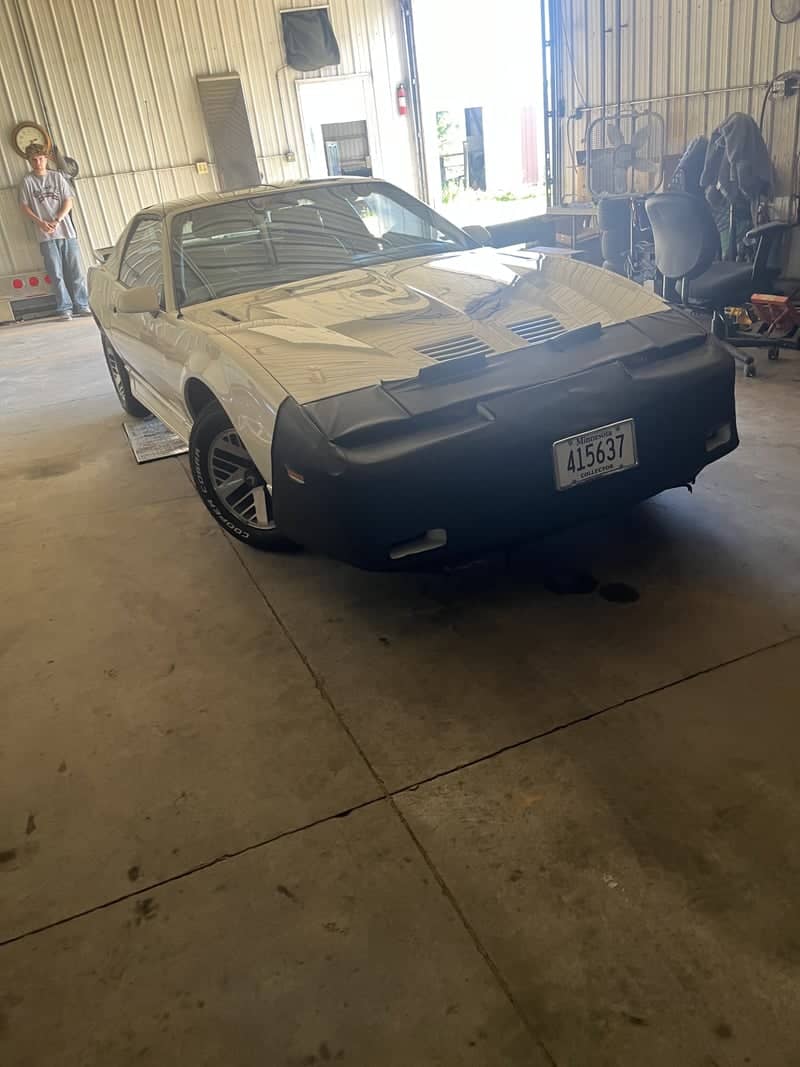 Pontiac Firebird Workshop - Image 1