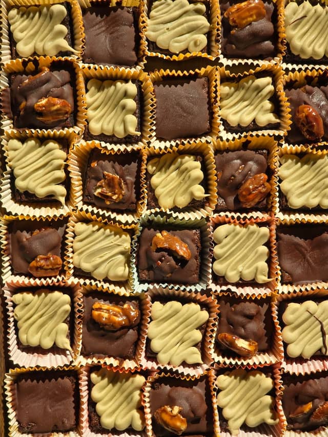 Gourmet Brownie Display, Mirdif - Image 1