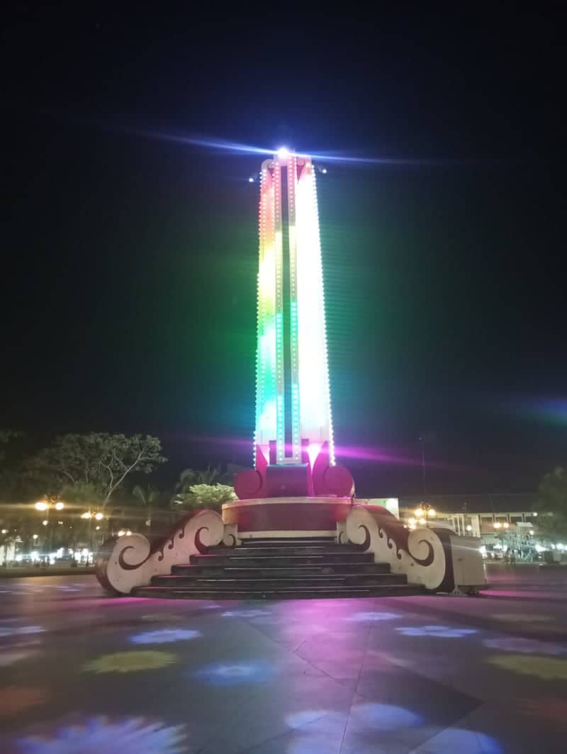 Alun-Alun Pasuruan Monument - Image 1