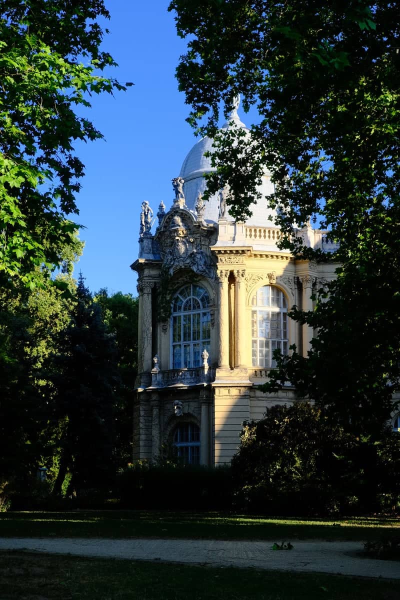 Metropolitan Ervin Szabó Library (Wenckheim Palace) - Image 2