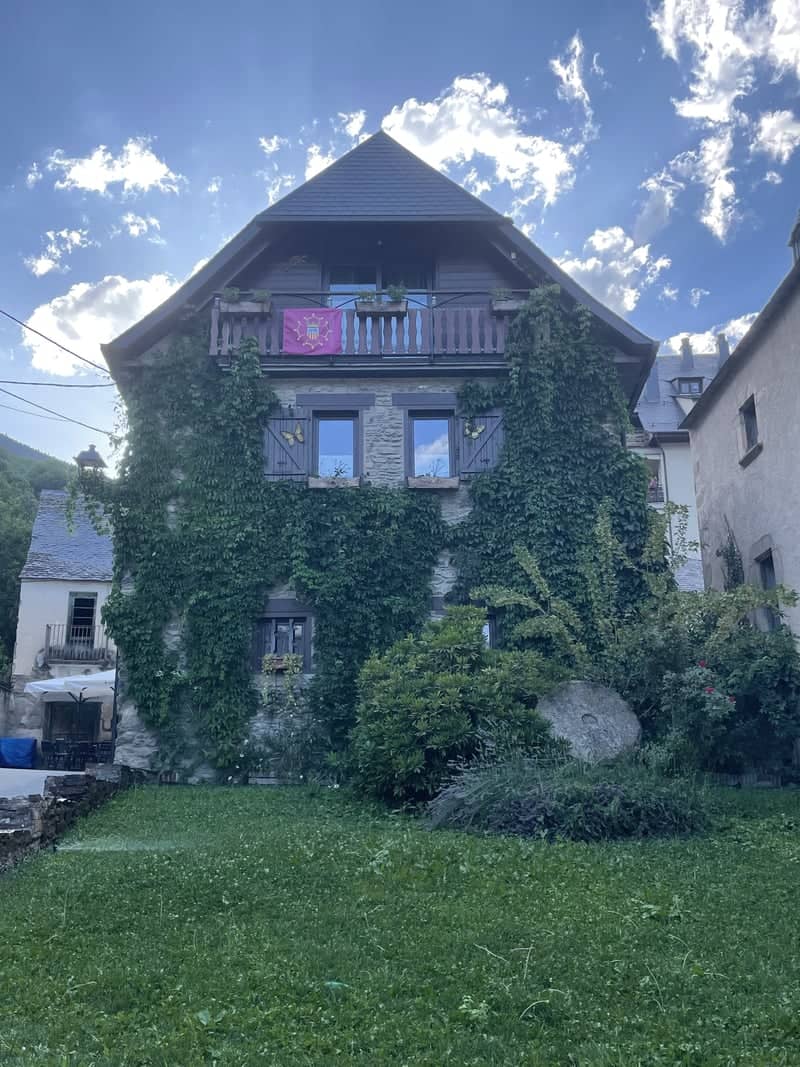 Ivy-Covered House in Vielha - Image 1