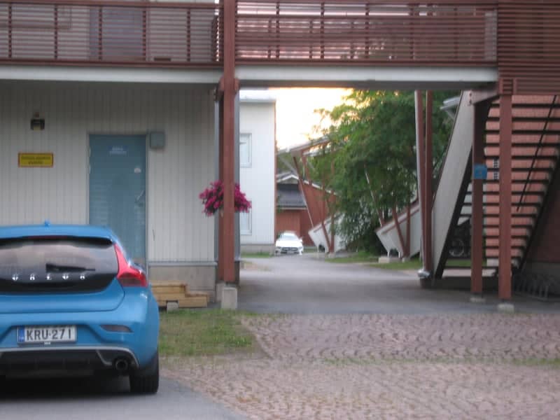 Oulunsalo Modern Residential Courtyard - Image 1
