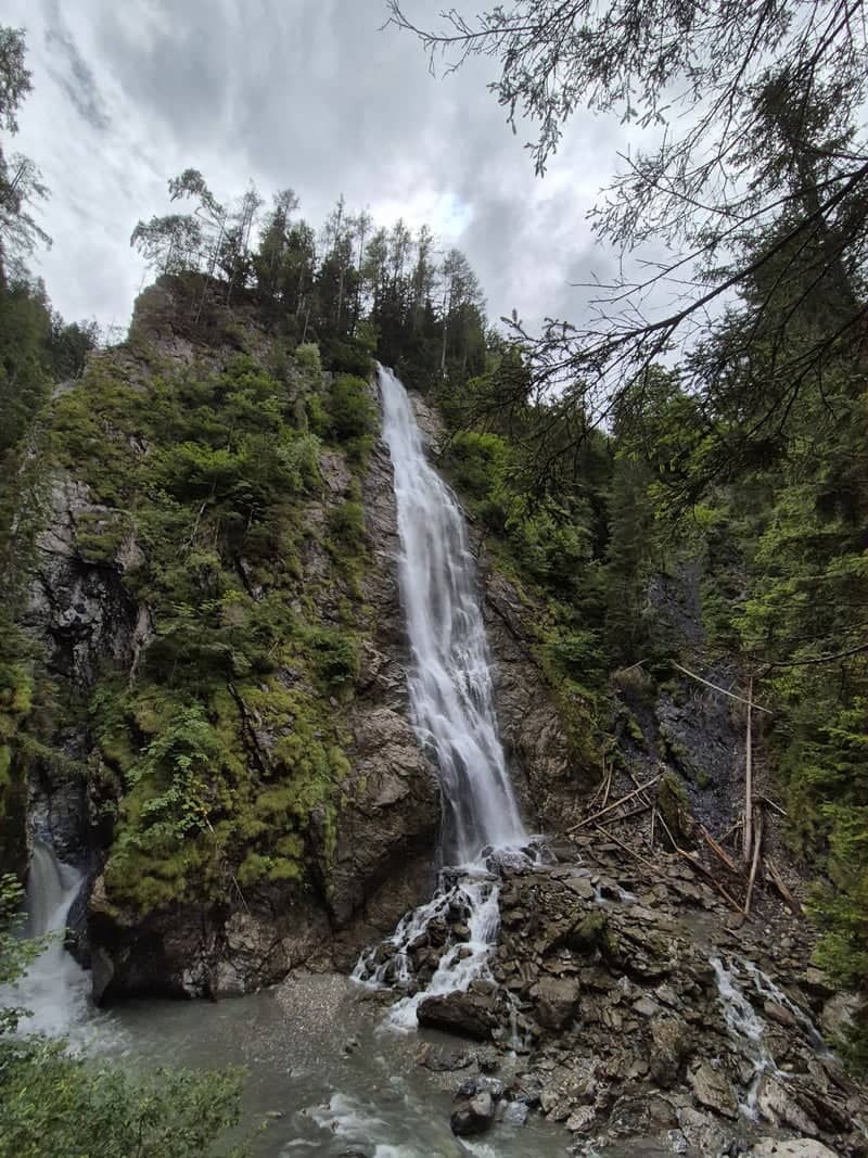 Gandelle Waterfall - Image 1