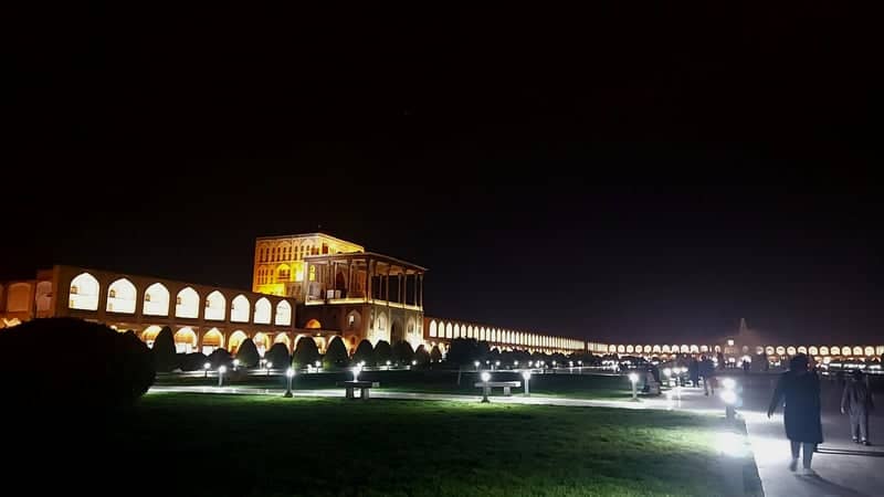Ali Qapu Palace at Naqsh-e Jahan Square - Image 1