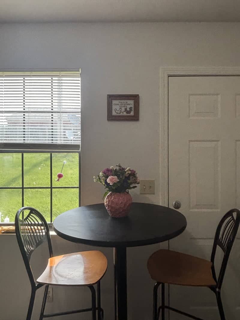 Cozy Kitchen Nook - Image 1