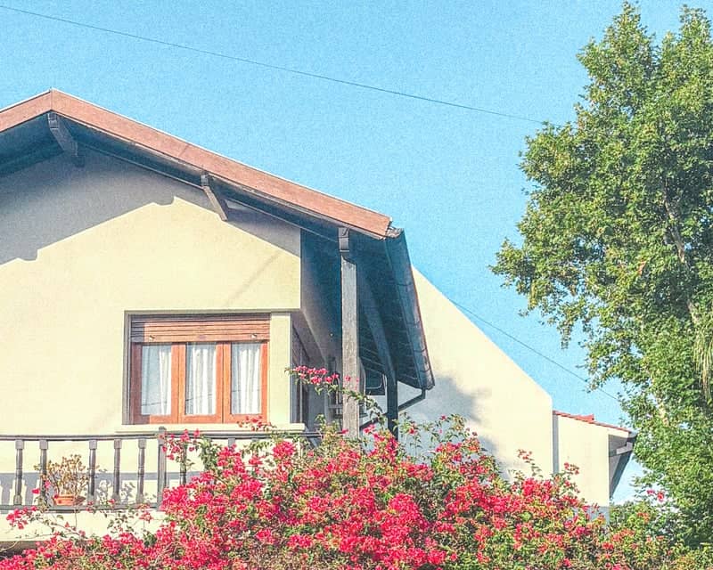 La Lucila Suburban Villa - Image 1