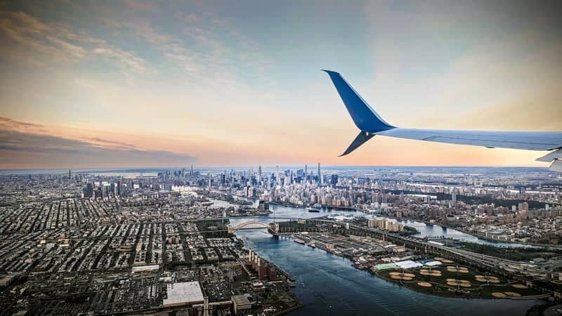 LGA Approach over Manhattan Skyline - Image 1