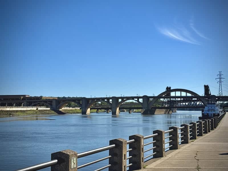 Robert Street Bridge & Mississippi Riverfront - Image 1