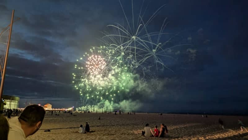 Great Yarmouth Central Beach - Image 1