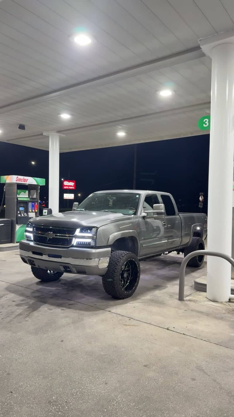 Sinclair Gas Station on West Sunshine - Image 1