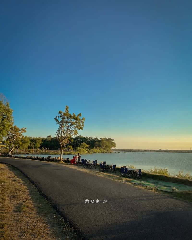 Pamekasan Waterfront Path - Image 1