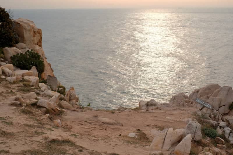 Mũi Dinh Coastal Cliffs - Image 1