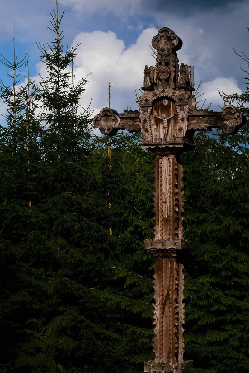 Kavarskas Wooden Cross - Image 1
