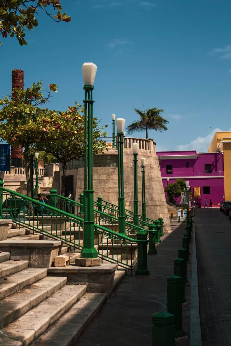 Plaza del Quinto Centenario Stairs - Image 1