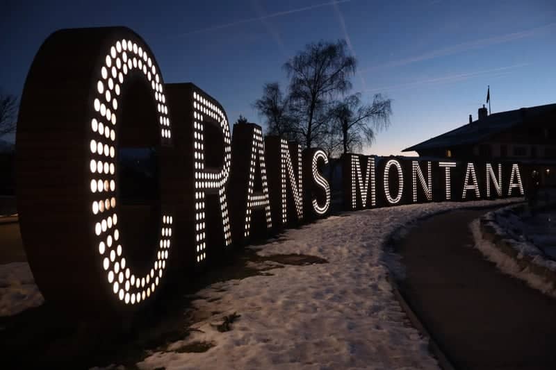 Crans-Montana Illuminated Sign - Image 1