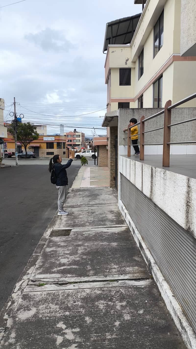 Riobamba Street Scene - Image 1