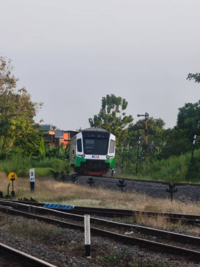 Sidoarjo Railway Bend - Image 1