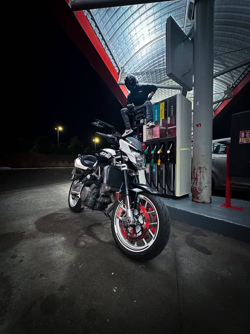 Avenue Montaigne Gas Station - Image 1