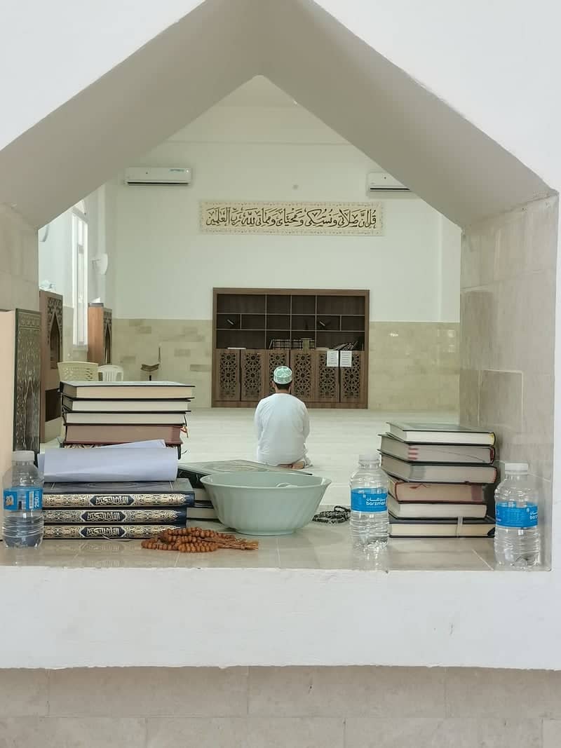 Samail Mosque Interior - Image 1