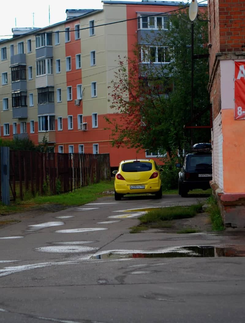 Orekhovo-Zuyevo Residential Courtyard - Image 1