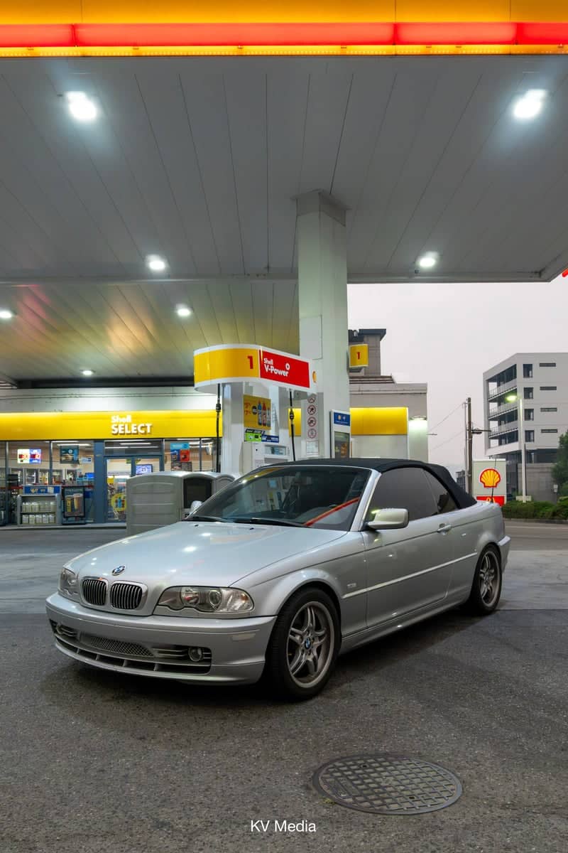 Shell Gas Station on Lakeshore Road - Image 1