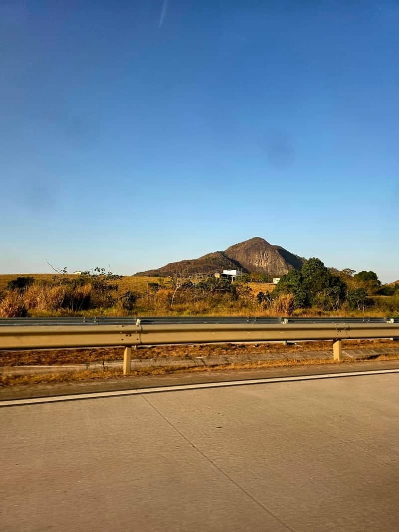 Vitória Roadside Mountain View - Image 1