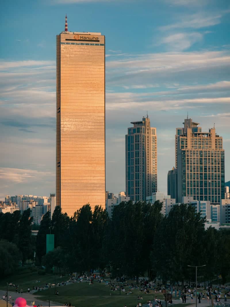 63 Building & Yeouido Hangang Park - Image 1