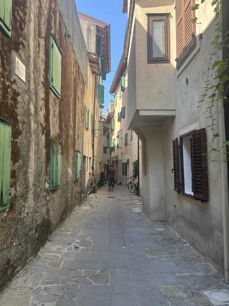Old Town Grado Alleyways - Image 1