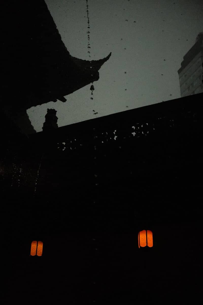 Hongya Cave Traditional Architecture - Image 1