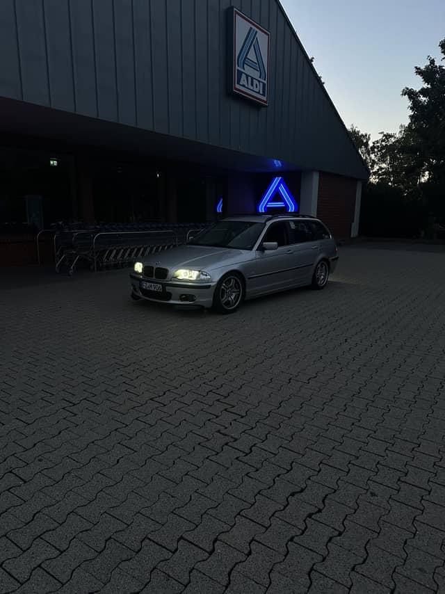 Aldi Schwalmstadt Parking Lot - Image 1