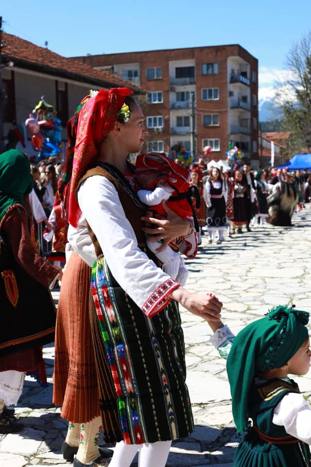 Eleshnitsa Village Square - Image 1