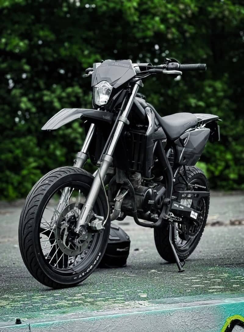 Auerbach Street Moto Spot - Image 1
