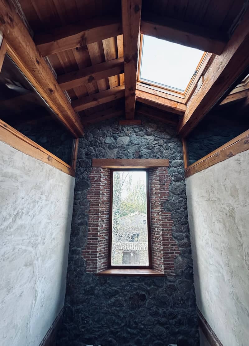 Traditional Stone Architecture of Sotosalbos - Image 1