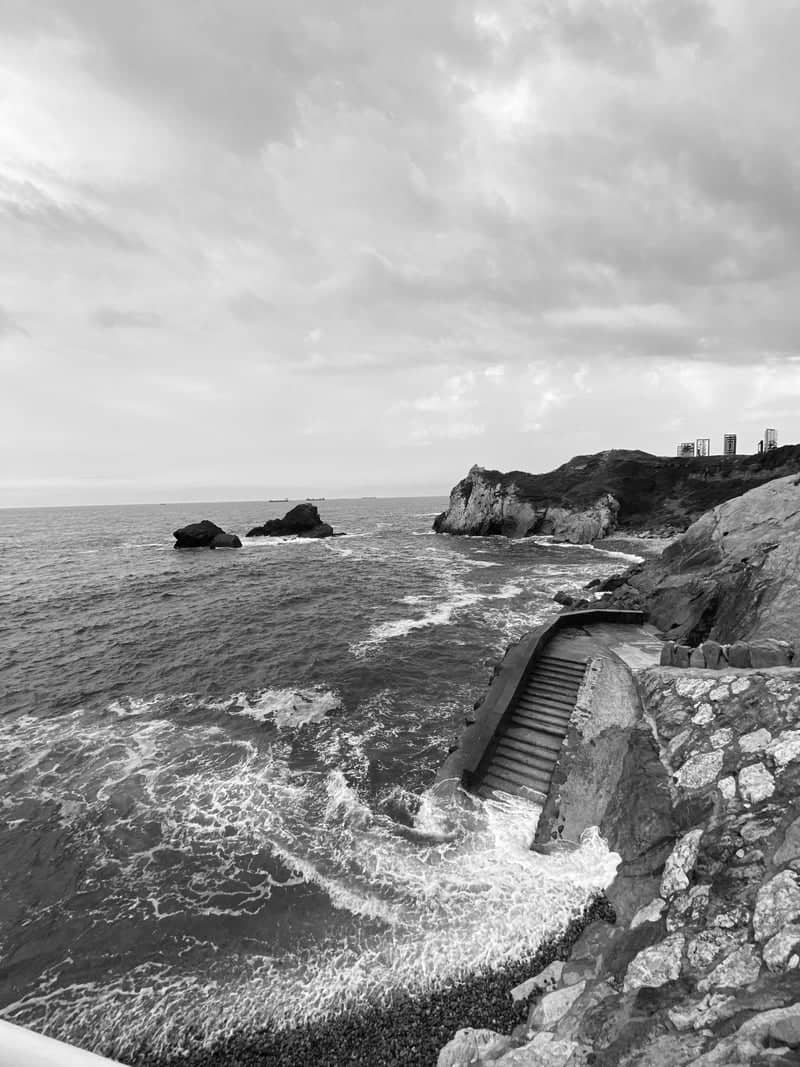 Peñón de Salinas Coastline - Image 1