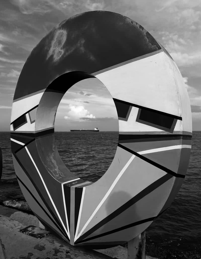 Vereda del Lago Waterfront Sculpture - Image 1