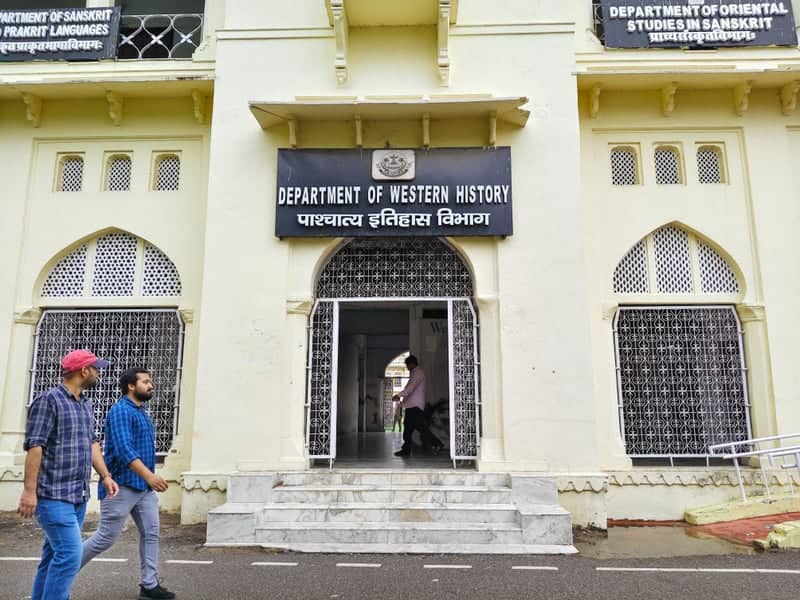 Lucknow University, Department of Western History - Image 1