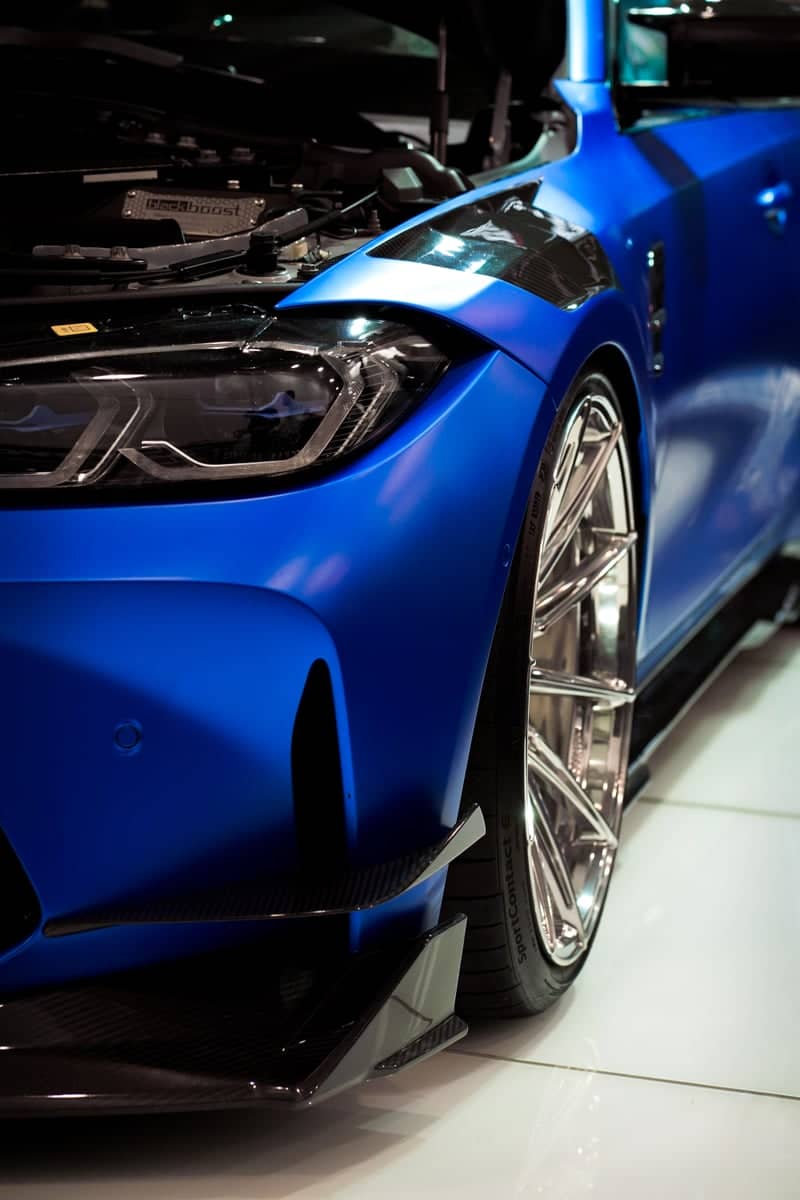 Limbecker Platz Automotive Showroom - Image 1