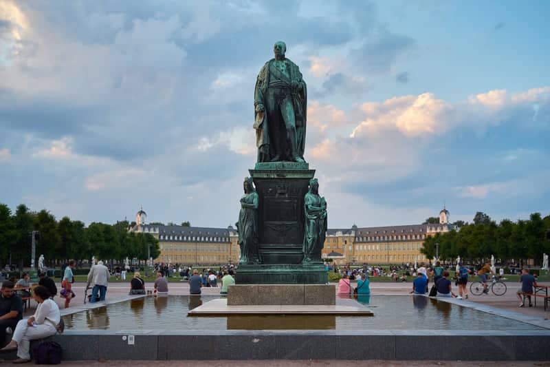 Schlossplatz Karlsruhe - Image 1