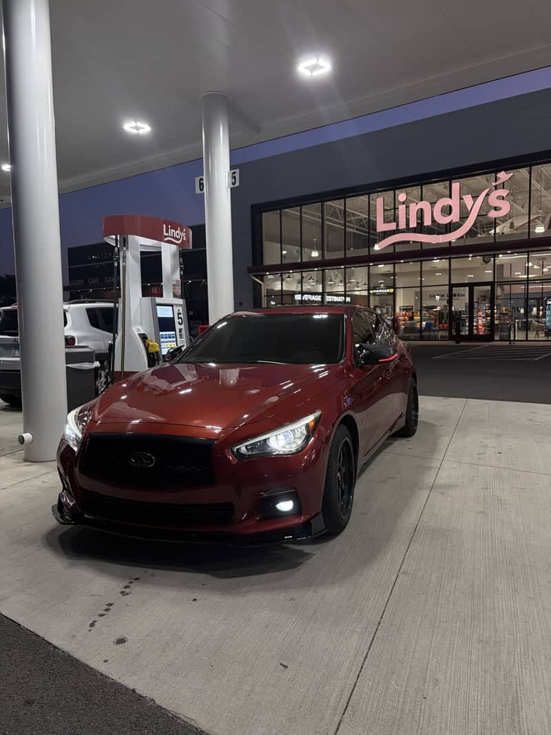 Lindy's Gas Station, Crestwood - Image 1
