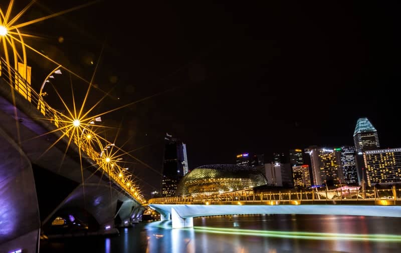 Esplanade Bridge & Marina Bay Skyline - Image 1