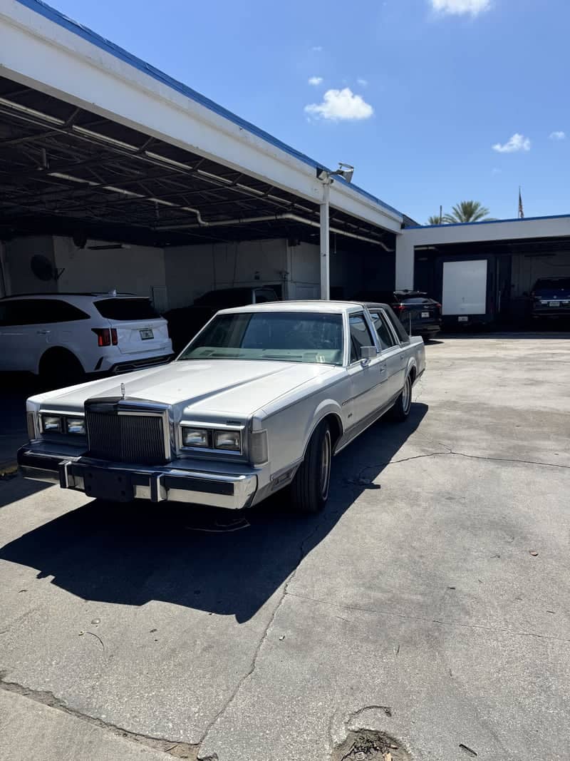 Miami Shores Classic Car Lot - Image 1