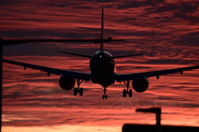 Myrtle Avenue Plane Spotting - Image 1
